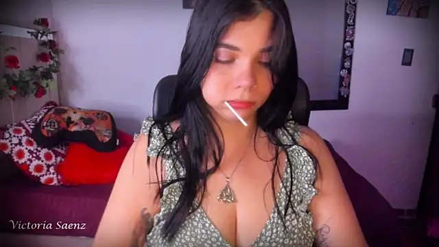 victoriaasaenz  online show from June 14, 1:02 am