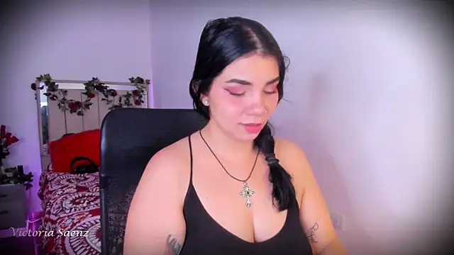 victoriaasaenz  online show from April 10, 12:39 am