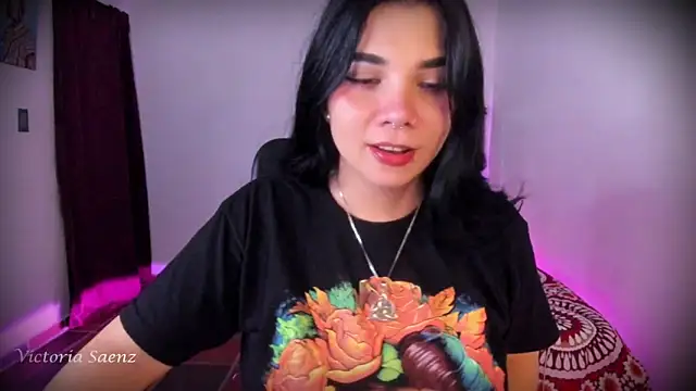 victoriaasaenz  online show from April 9, 12:45 am