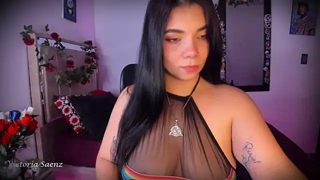 victoriaasaenz  online show from June 17, 1:05 am
