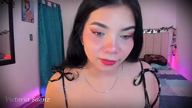 victoriaasaenz  online show from December 14, 12:39 am