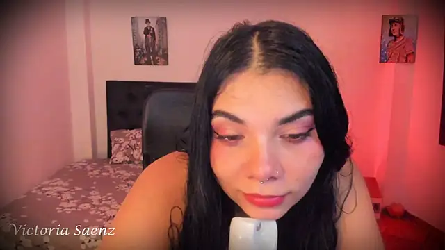 victoriaasaenz  online show from November 6, 12:36 am