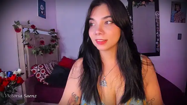 victoriaasaenz  online show from June 18, 12:53 am