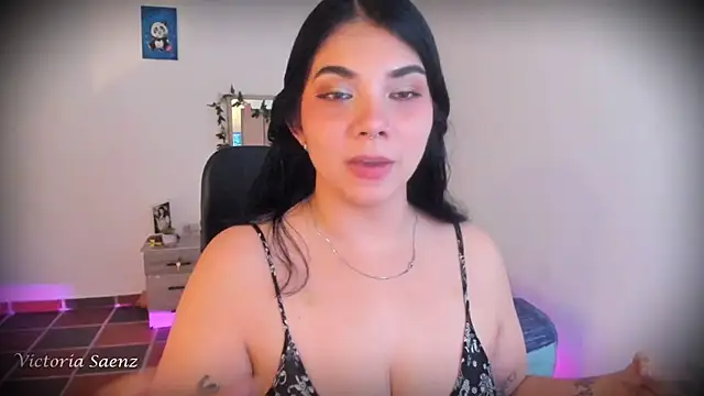 victoriaasaenz  online show from January 14, 12:36 am