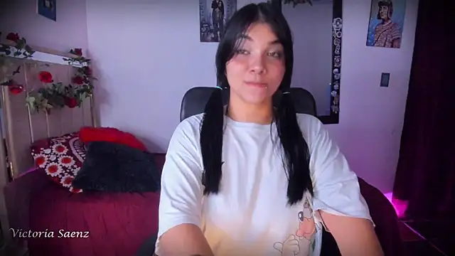 victoriaasaenz  online show from June 13, 1:03 am