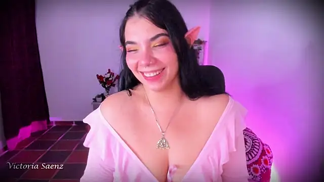 victoriaasaenz  online show from May 10, 1:20 am