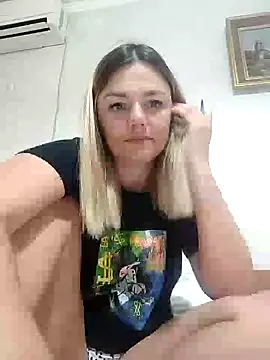 Snapshot of KrissSexi chatting on October 3, 4:14 am KrissSexi online show from October 3, 4:14 am