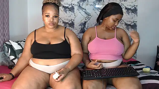 Snapshot of SexyAmeena2002 chatting on May 19, 9:11 pm SexyAmeena2002 online show from May 19, 9:11 pm