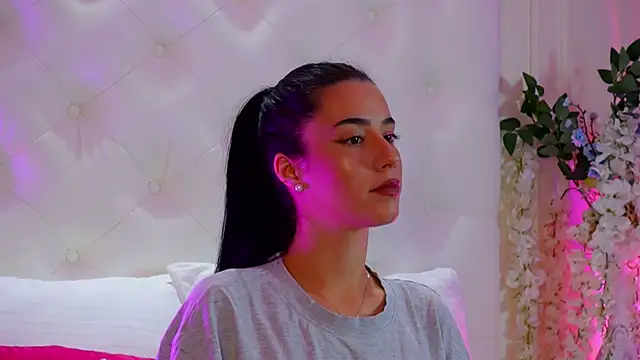 AmeliaJune online show from May 9, 11:52 pm
