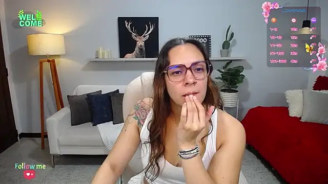 Snapshot of Bianca____ chatting on October 15, 1:04 am Bianca online show from October 15, 1:04 am