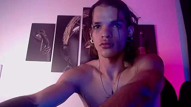 Snapshot of AlbertBernal69 chatting on November 7, 3:55 am AlbertBernal69 online show from November 7, 3:55 am