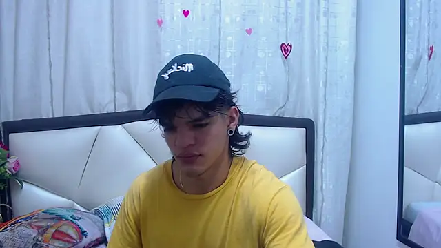 Snapshot of AlbertBernal69 chatting on March 11, 2:42 am AlbertBernal69 online show from March 11, 2:42 am