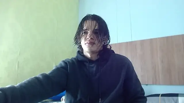 Snapshot of AlbertBernal69 chatting on October 7, 3:18 am AlbertBernal69 online show from October 7, 3:18 am