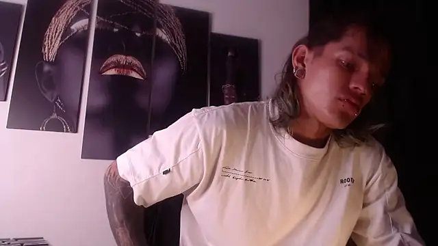 Snapshot of AlbertBernal69 chatting on November 5, 2:58 am AlbertBernal69 online show from November 5, 2:58 am