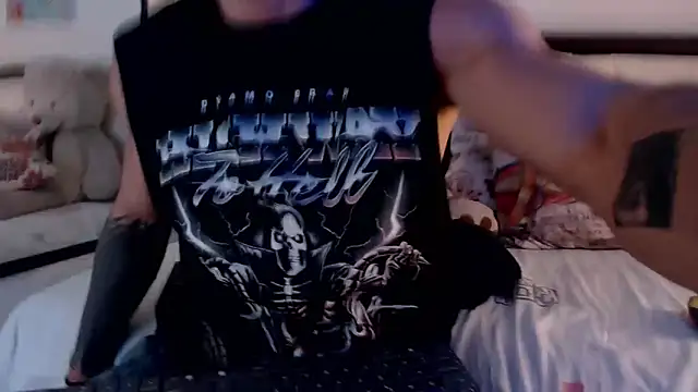 Snapshot of AlbertBernal69 chatting on November 24, 3:06 am AlbertBernal69 online show from November 24, 3:06 am