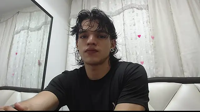 Snapshot of AlbertBernal69 chatting on March 17, 7:35 am AlbertBernal69 online show from March 17, 7:35 am