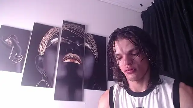 Snapshot of AlbertBernal69 chatting on October 25, 3:06 am AlbertBernal69 online show from October 25, 3:06 am