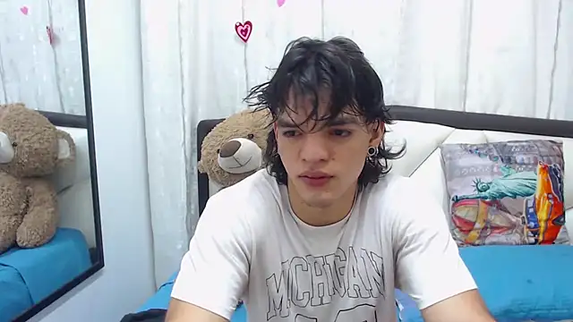 Snapshot of AlbertBernal69 chatting on March 14, 3:26 am AlbertBernal69 online show from March 14, 3:26 am