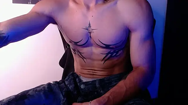 Snapshot of AlbertBernal69 chatting on October 30, 1:20 pm AlbertBernal69 online show from October 30, 1:20 pm