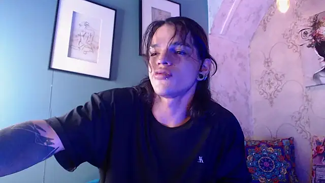 Snapshot of AlbertBernal69 chatting on October 17, 3:32 am AlbertBernal69 online show from October 17, 3:32 am