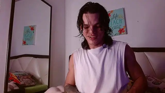 Snapshot of AlbertBernal69 chatting on October 11, 2:01 am AlbertBernal69 online show from October 11, 2:01 am