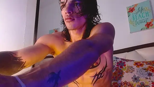 Snapshot of AlbertBernal69 chatting on October 28, 11:53 am AlbertBernal69 online show from October 28, 11:53 am