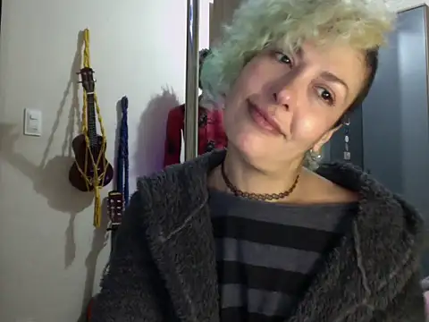 MariLouM online show from June 25, 8:58 pm