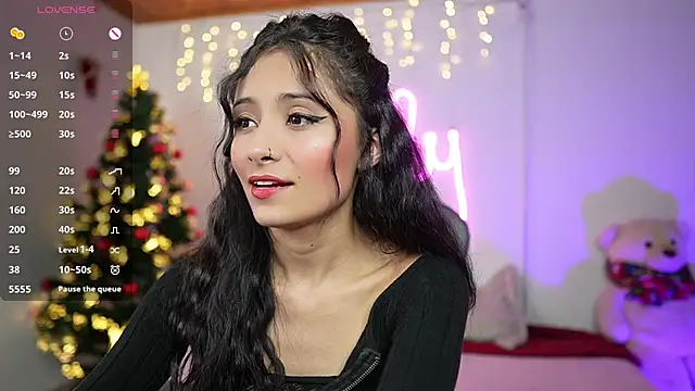 Snapshot of emily_smittt chatting on December 2, 11:13 pm emily smittt online show from December 2, 11:13 pm