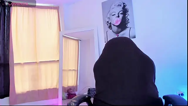 Snapshot of caroldirty chatting on October 10, 8:31 pm caroldirty online show from October 10, 8:31 pm