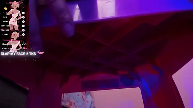 Snapshot of KimyTekashi_ chatting on February 25, 12:33 am KimyTekashi online show from February 25, 12:33 am