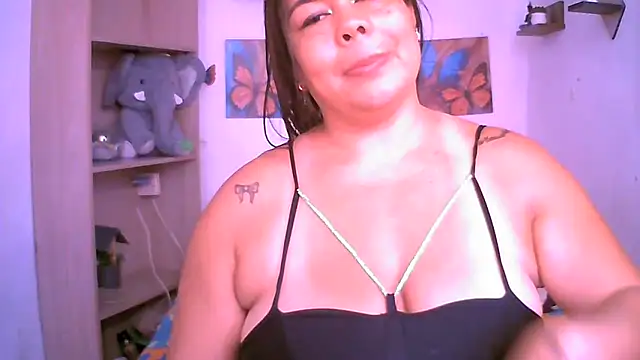Snapshot of ChiaraFioree chatting on May 7, 8:01 pm ChiaraFioree online show from May 7, 8:01 pm