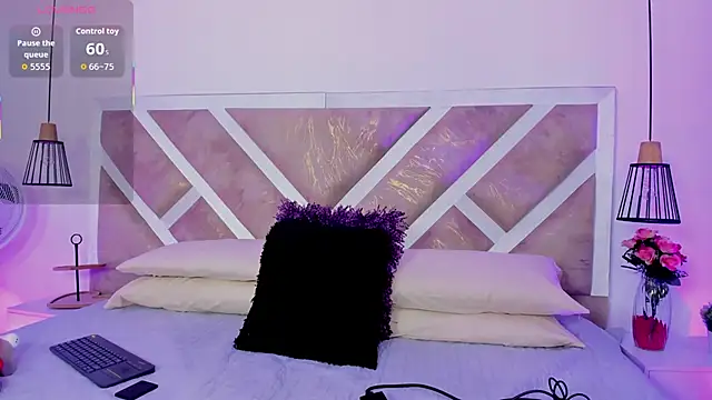 ZiaCalifa online show from April 4, 11:17 am