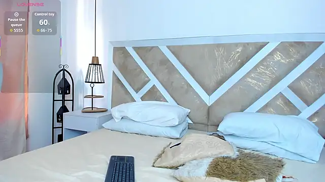 ZiaCalifa online show from February 11, 1:00 pm