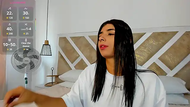 ZiaCalifa online show from March 27, 2:40 pm