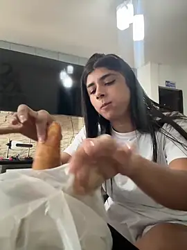 ZiaCalifa online show from December 16, 1:15 pm