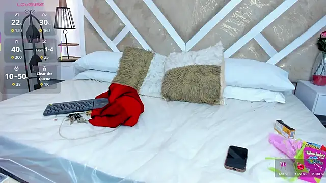 ZiaCalifa online show from February 7, 1:19 pm