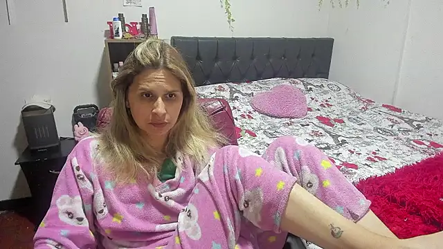 lauren ashlee online show from February 17, 12:30 am