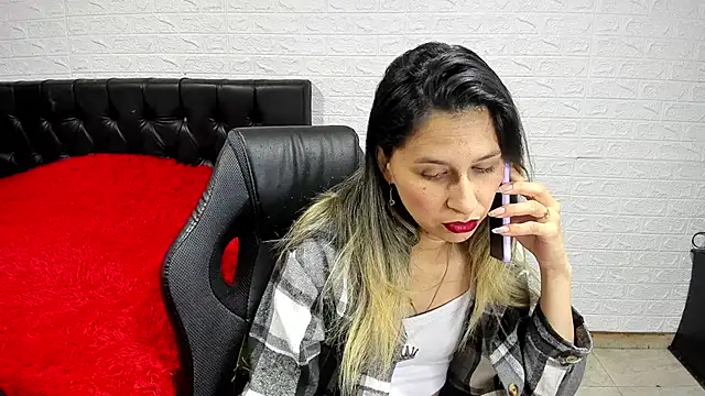 lauren ashlee online show from December 2, 3:20 pm