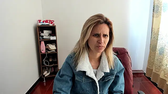 lauren ashlee online show from March 25, 2:38 pm