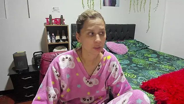 lauren ashlee online show from February 12, 11:37 pm