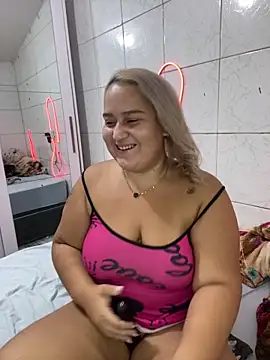 Snapshot of MinaBoss chatting on March 11, 1:37 am MinaBoss online show from March 11, 1:37 am