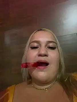 Snapshot of MinaBoss chatting on March 17, 12:10 am MinaBoss online show from March 17, 12:10 am