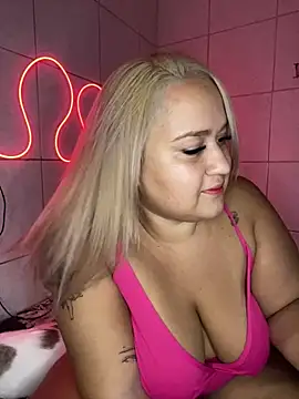 Snapshot of MinaBoss chatting on February 20, 1:57 am MinaBoss online show from February 20, 1:57 am