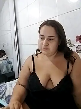 Snapshot of MinaBoss chatting on October 26, 2:45 am MinaBoss online show from October 26, 2:45 am