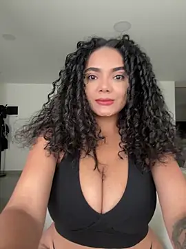 Mariecurl online show from April 7, 9:05 pm