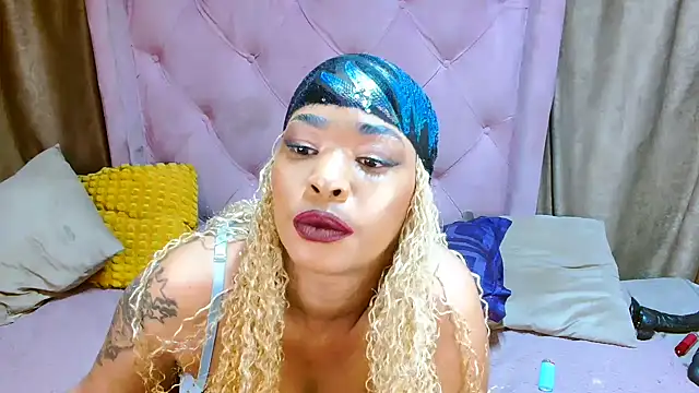 Snapshot of AFRICANGODDESSXXX chatting on October 15, 12:53 am AFRICANGODDESSXXX online show from October 15, 12:53 am