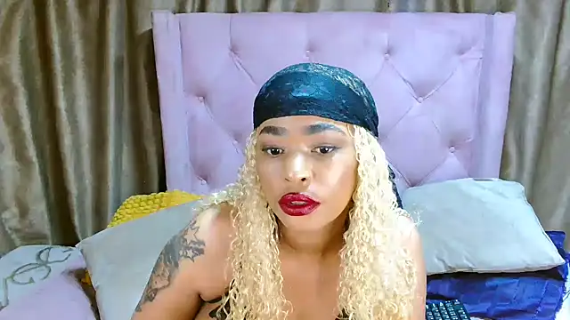 Snapshot of AFRICANGODDESSXXX chatting on September 27, 9:32 pm AFRICANGODDESSXXX online show from September 27, 9:32 pm