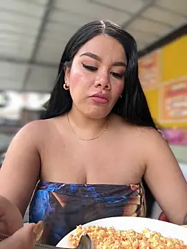 Insane Issa online show from February 10, 4:06 pm