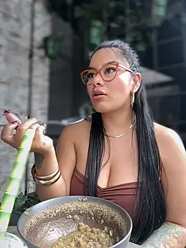 Insane Issa online show from February 8, 7:11 pm