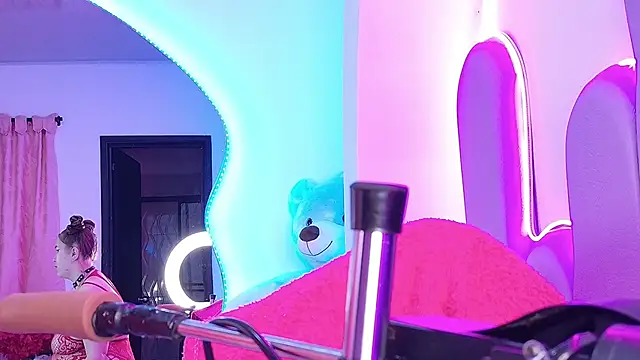 NathaxaLeans online show from April 18, 11:45 am